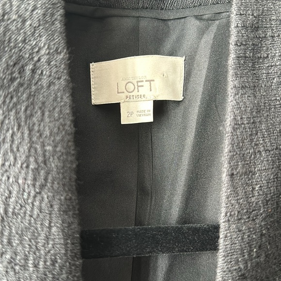Women’s loft size 2 blazer #B25 - Picture 2 of 4